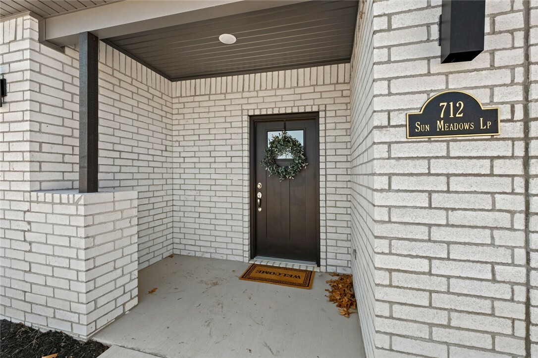 Property Photo: 712 Sun Meadows Loop AR 72719