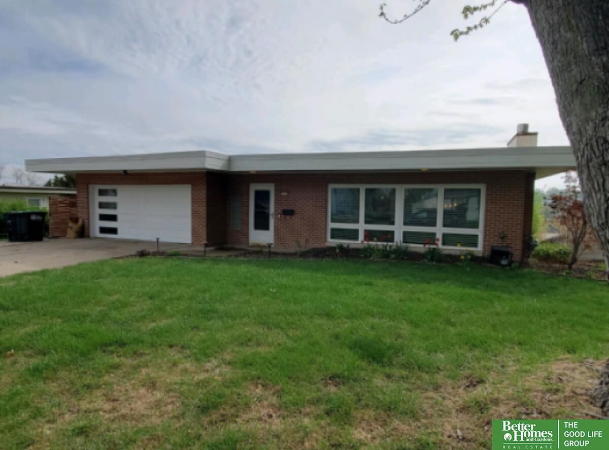 Property Photo:  2429 S 48th Avenue  NE 68106 