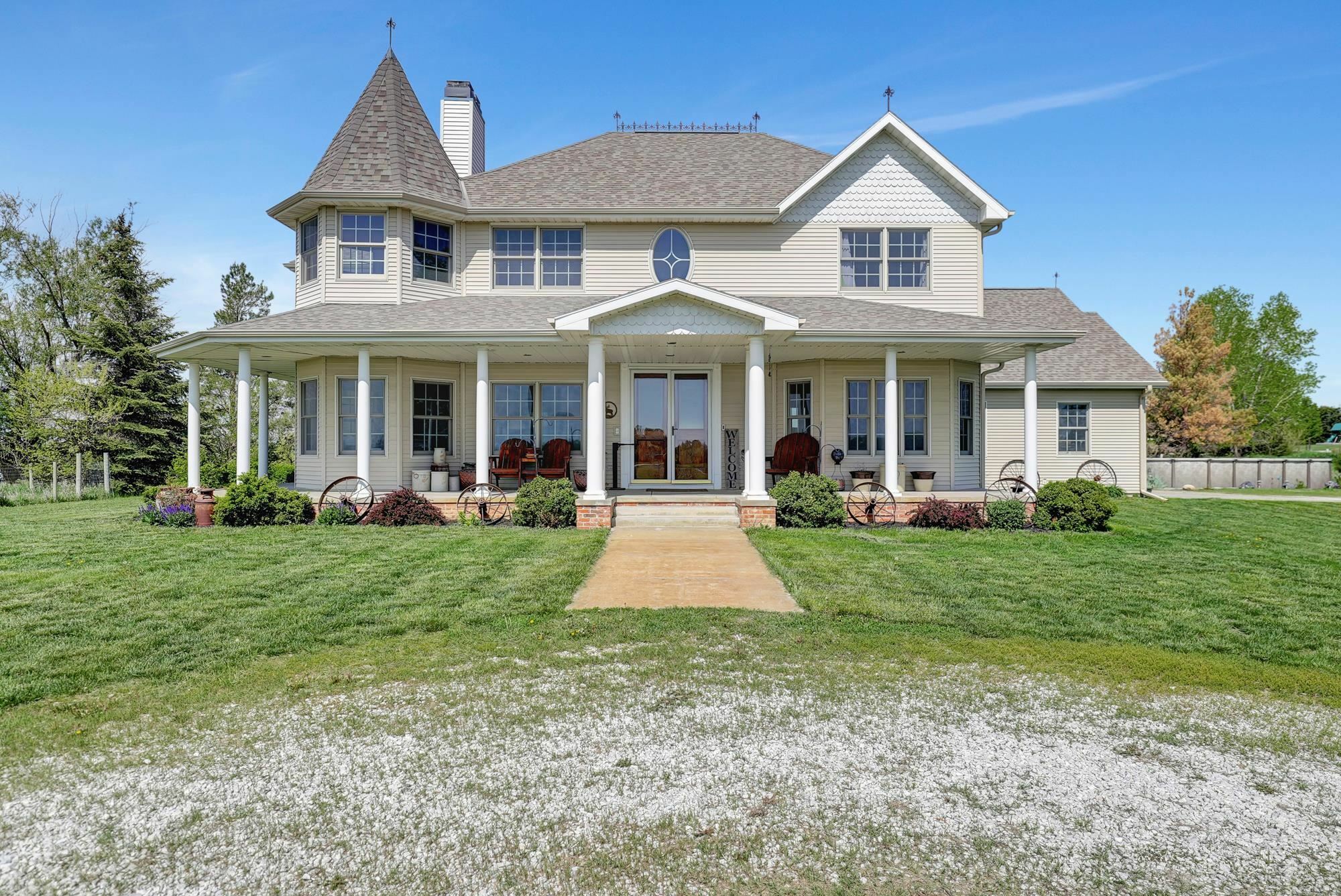 Property Photo: 1430 Westfork Drive NE 68428
