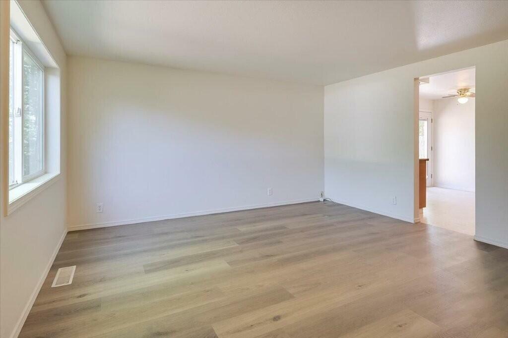 Property Photo: 524 NW 9th Street OR 97756