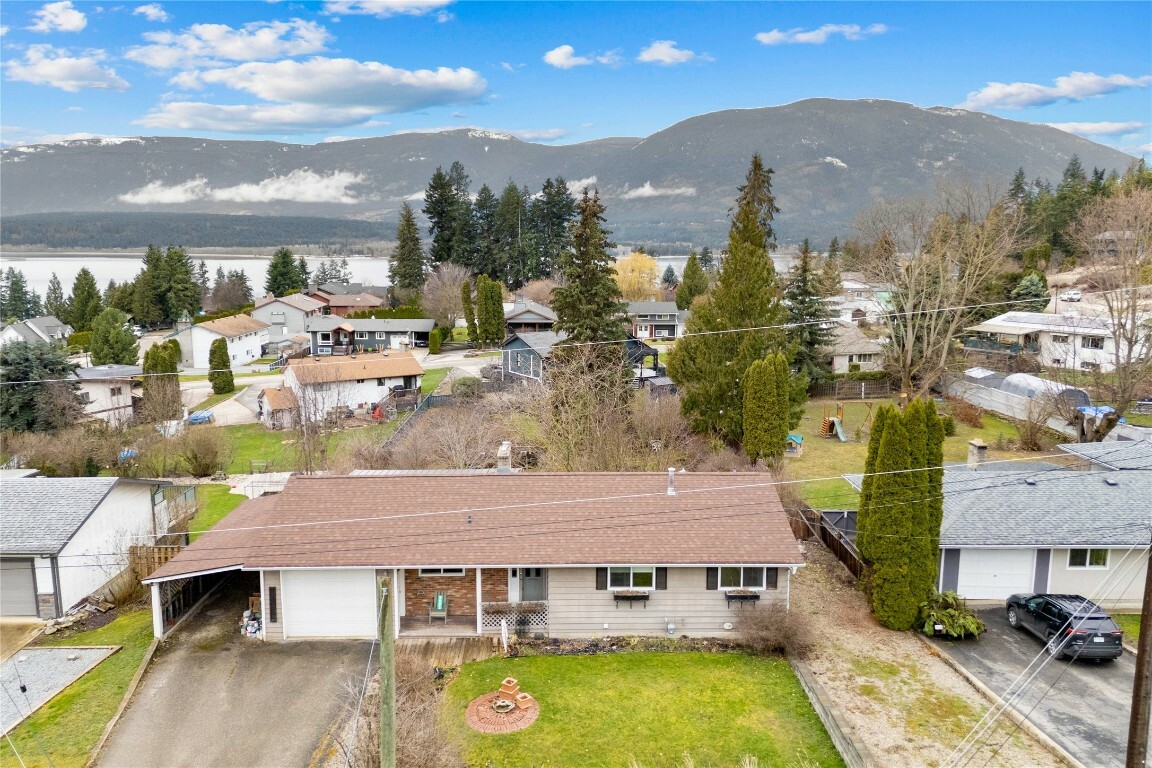 5091 Lakeshore Road NE  Salmon Arm BC V1E 3P4 photo
