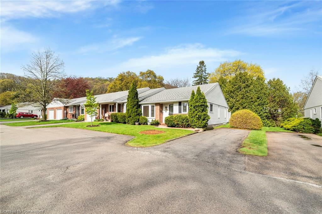 Property Photo: 4 Rossmore Avenue 9 ON L3M 3E3