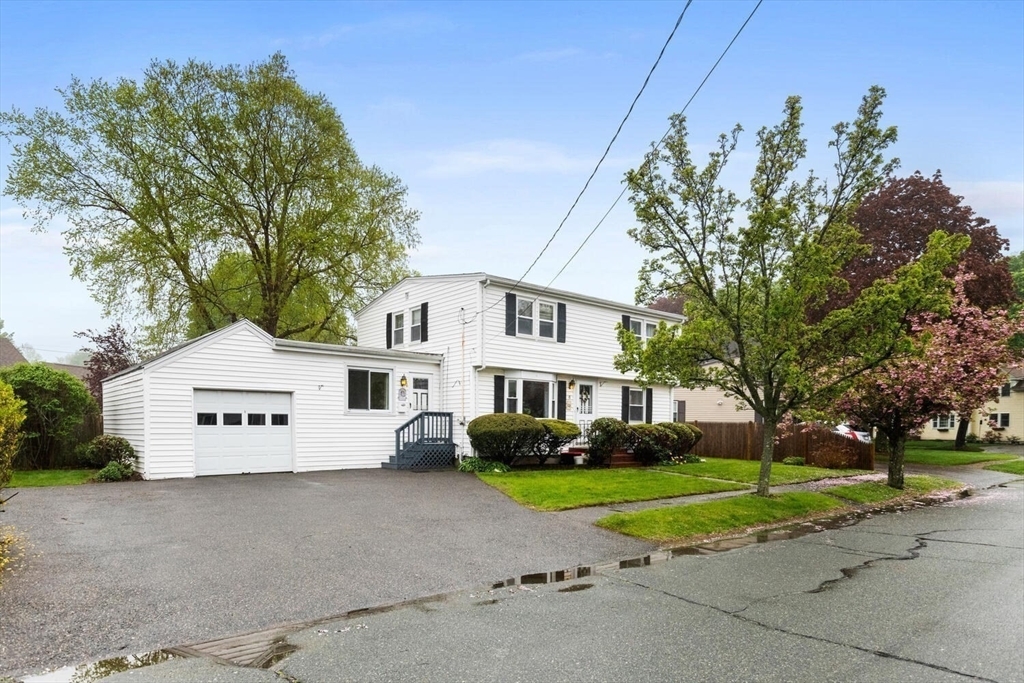 Property Photo:  6 Rose Circle  MA 01960 
