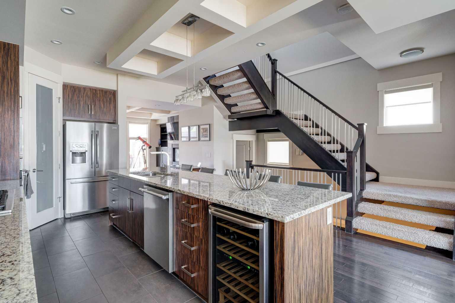 Property Photo:  3133 40 Street SW  AB T3H 3J8 