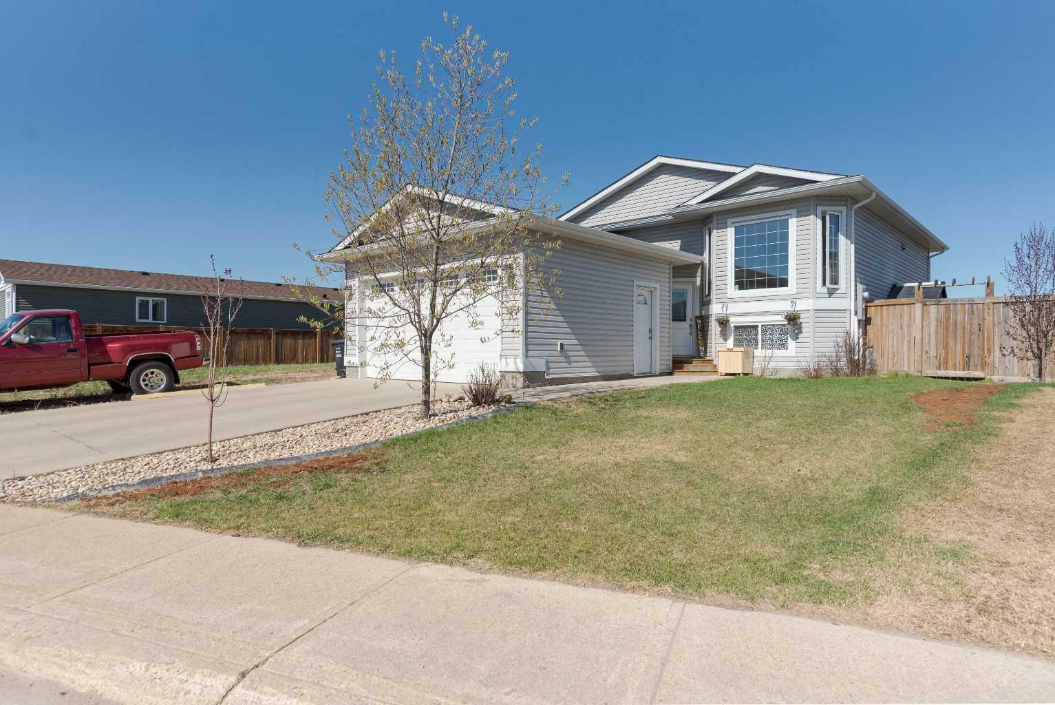 Property Photo: 132 Beacon Hill Place AB T9H 2S3