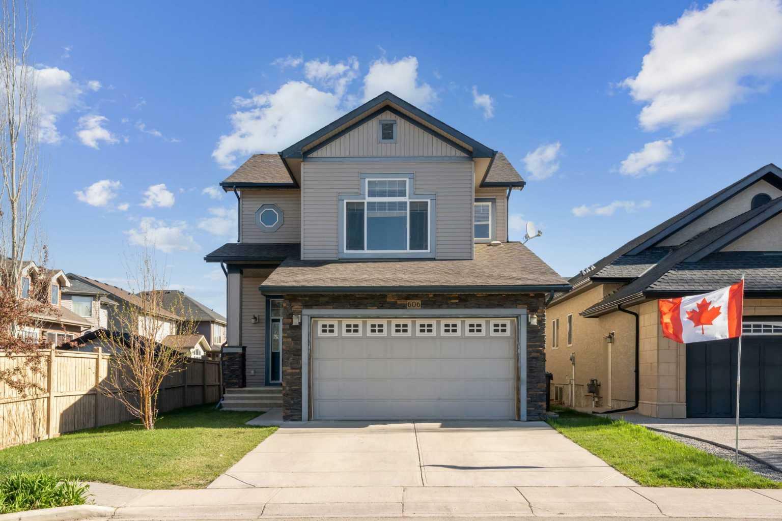 Property Photo: 606 Montgomery Close SE AB T1V 0B7