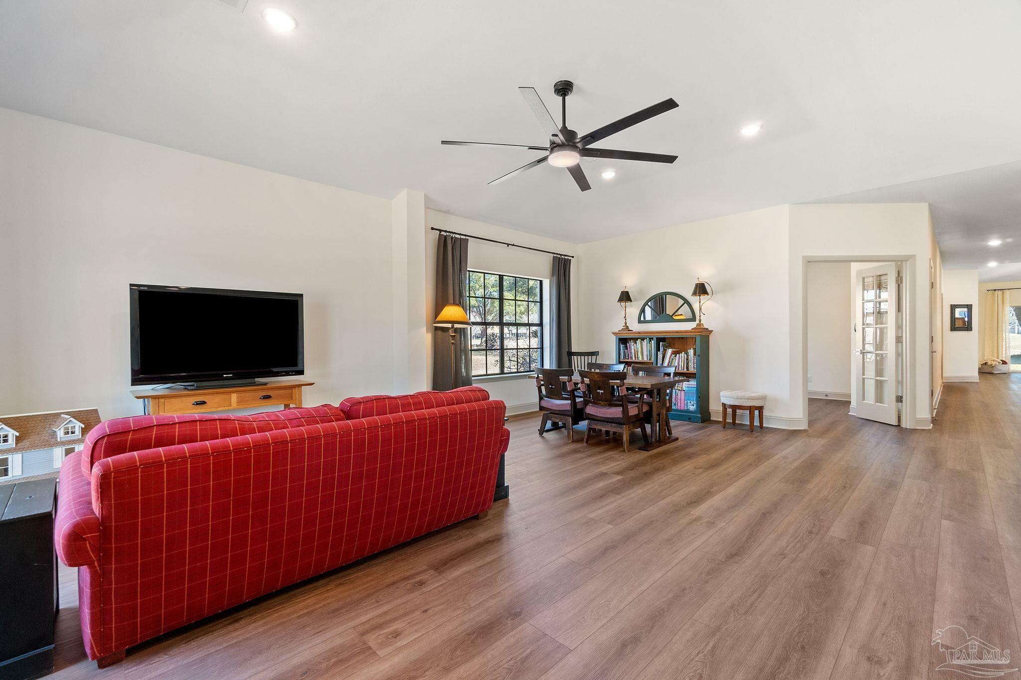 Property Photo: 3244 Cobblestone Dr FL 32571