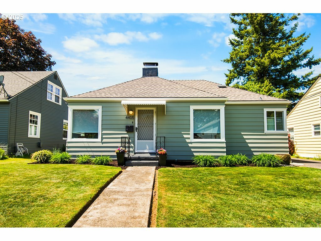 Property Photo: 4405 NE 76th Ave OR 97218