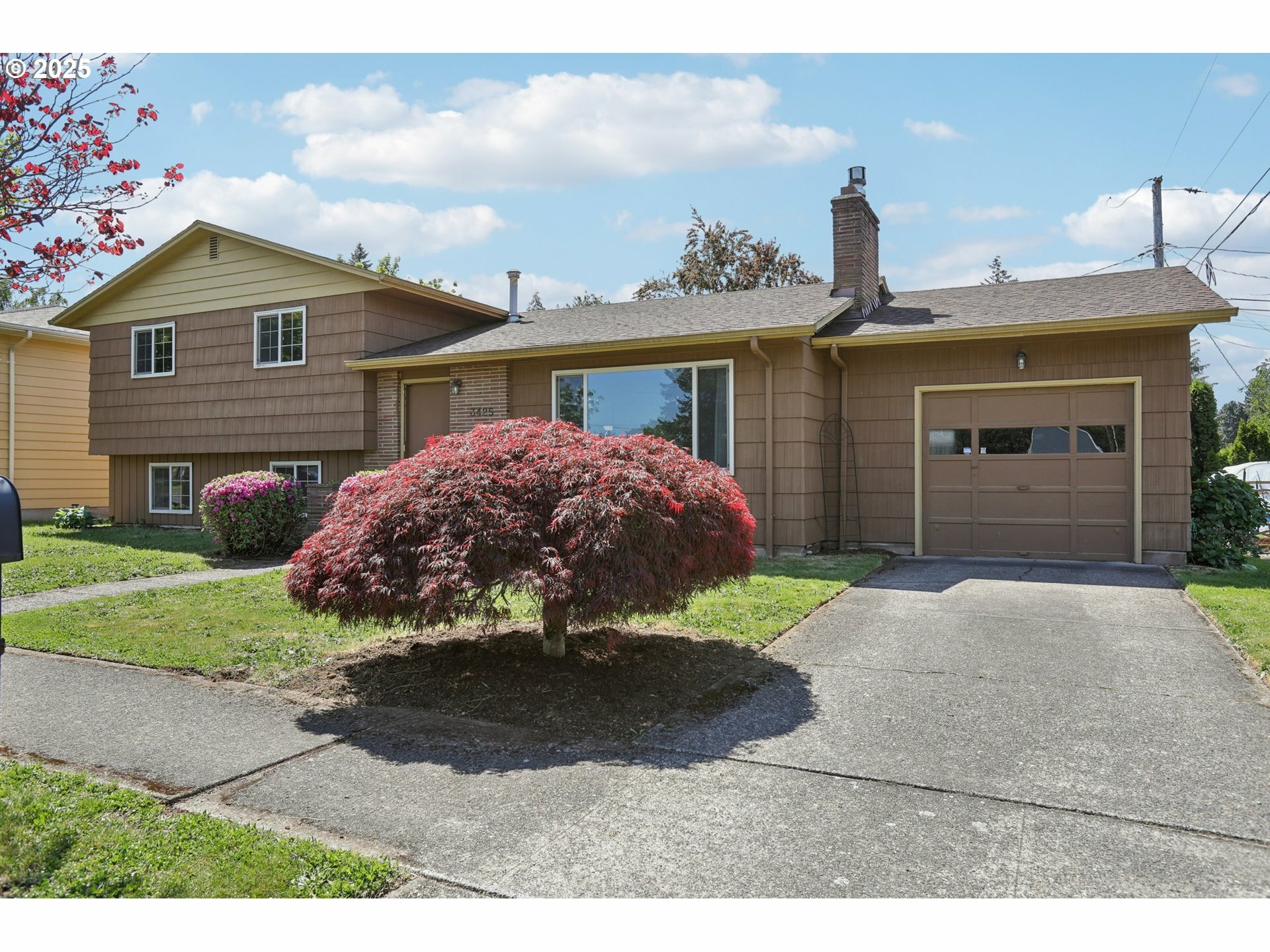 Property Photo: 3425 SE 159th Ave OR 97236