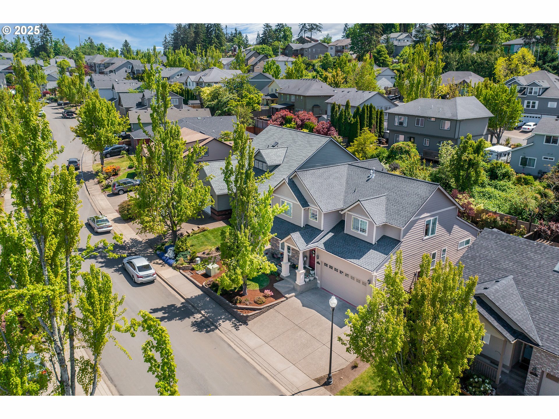 Property Photo: 3369 Falcon Dr OR 97477
