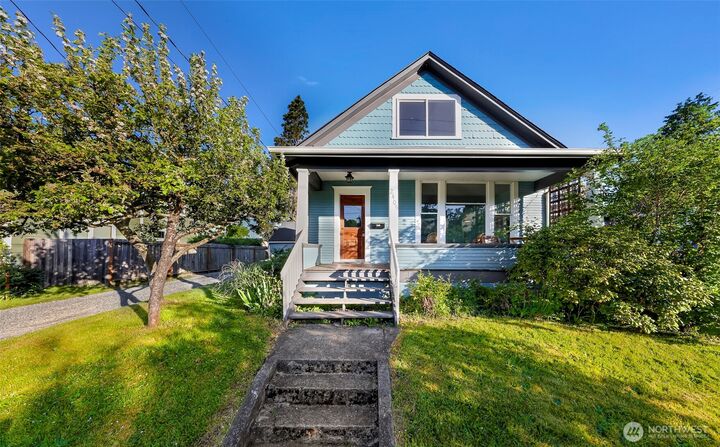 Property Photo:  2405  G Street  WA 98225 