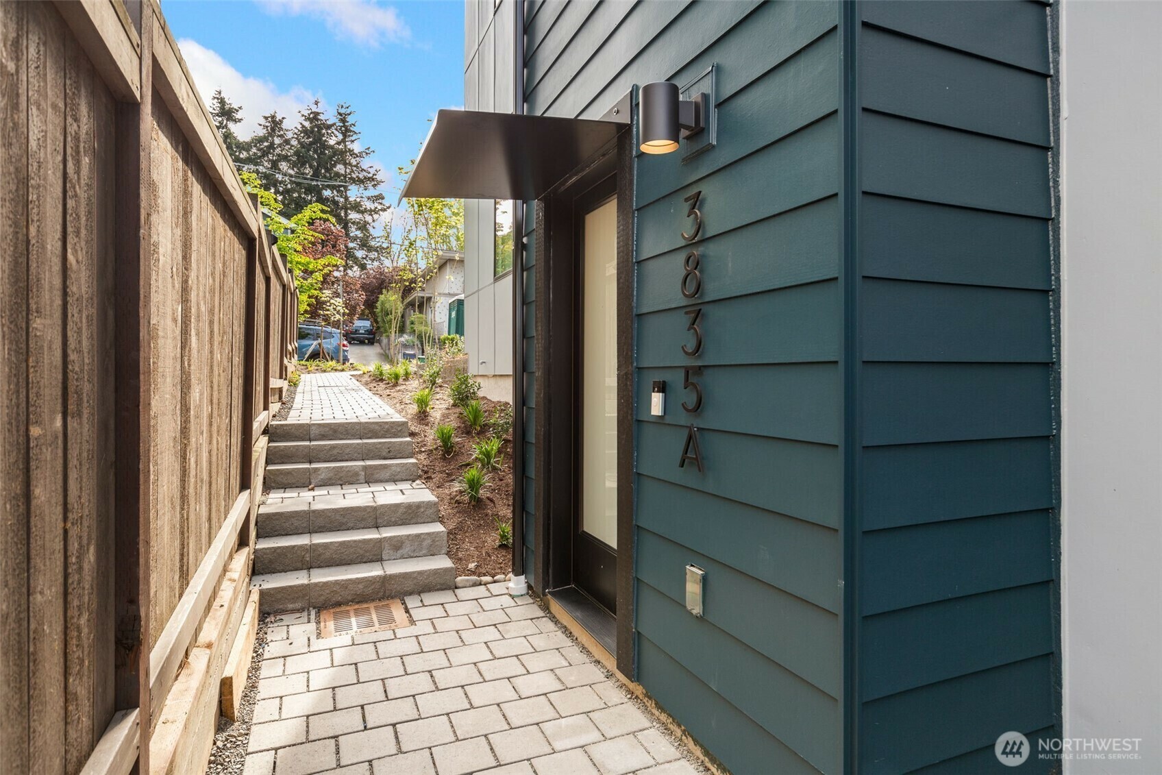 Property Photo: 3835 Woodlawn Avenue N A WA 98103