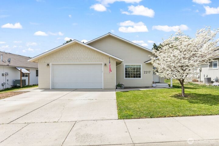 Property Photo:  2217 N  Spar Lane  WA 98926 