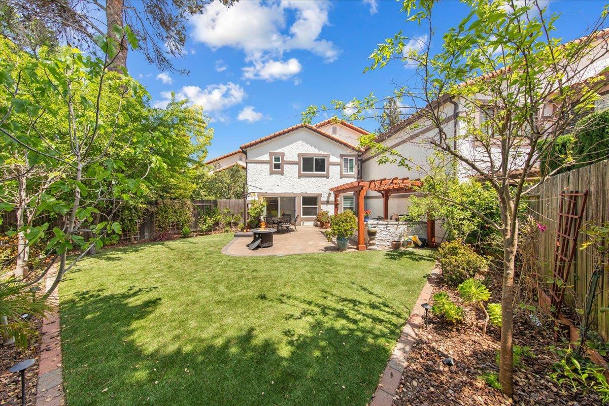 Property Photo: 105 Calle Nivel CA 95032