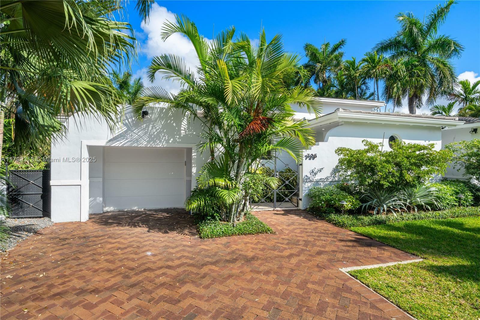 Property Photo: 725 Vilabella Ave FL 33146