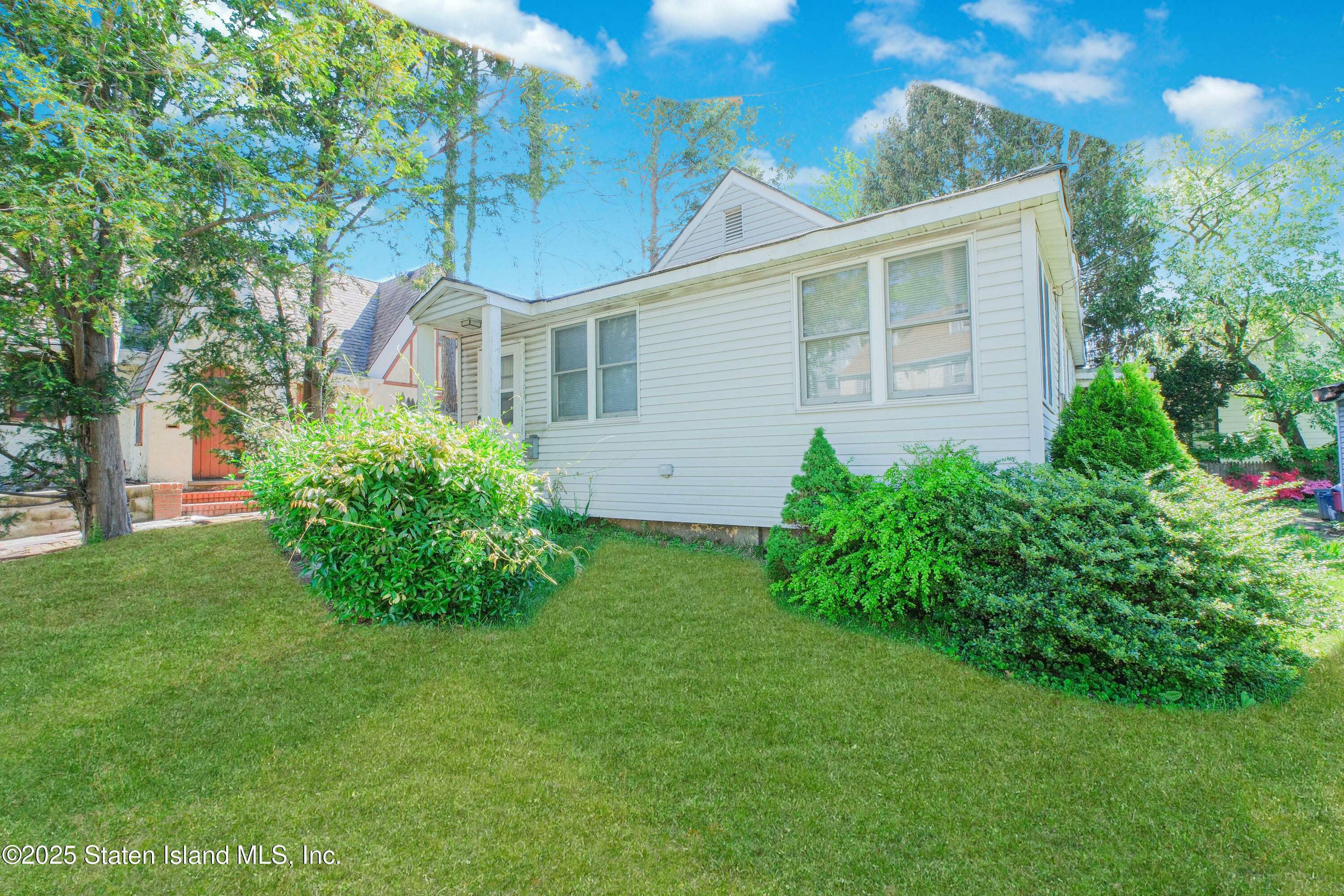 Property Photo: 249 Lindenwood Road NY 10308