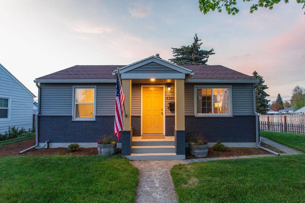 Property Photo: 2804 W Crown Ave WA 99205