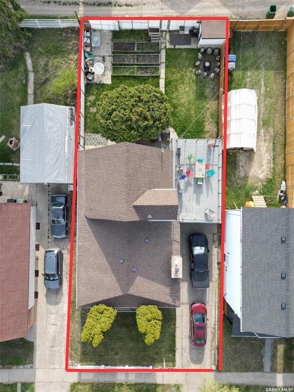 Property Photo:  1526 D Avenue N  SK S7L 1P6 