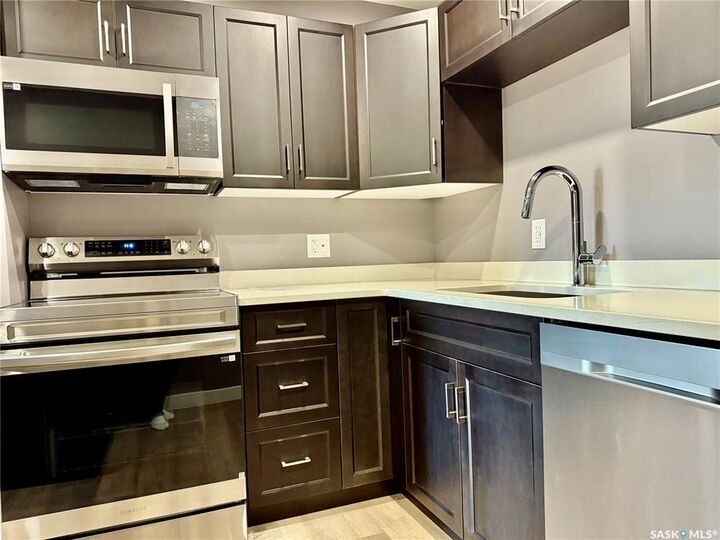 Property Photo:  607 10th Street 402  SK S0K 2A0