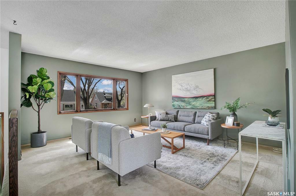 Property Photo: 207 Isabella Street E SK S7J 0B2