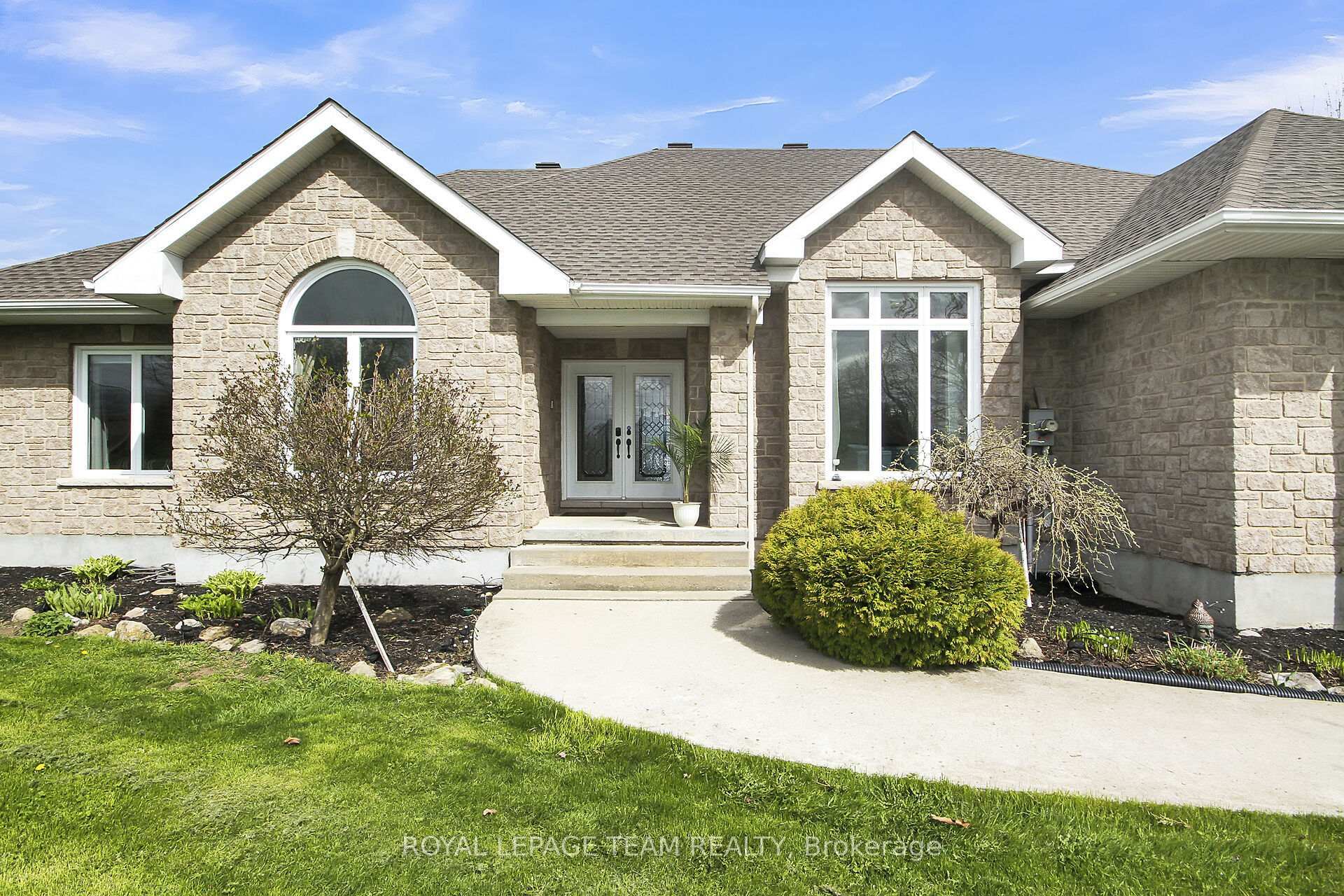 Property Photo: 2127 Trailwood Drive ON K0A 2T0