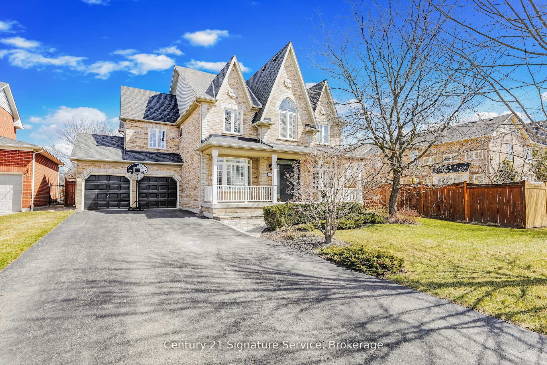 Property Photo: 7157 White Pine Court ON L5W 1W6