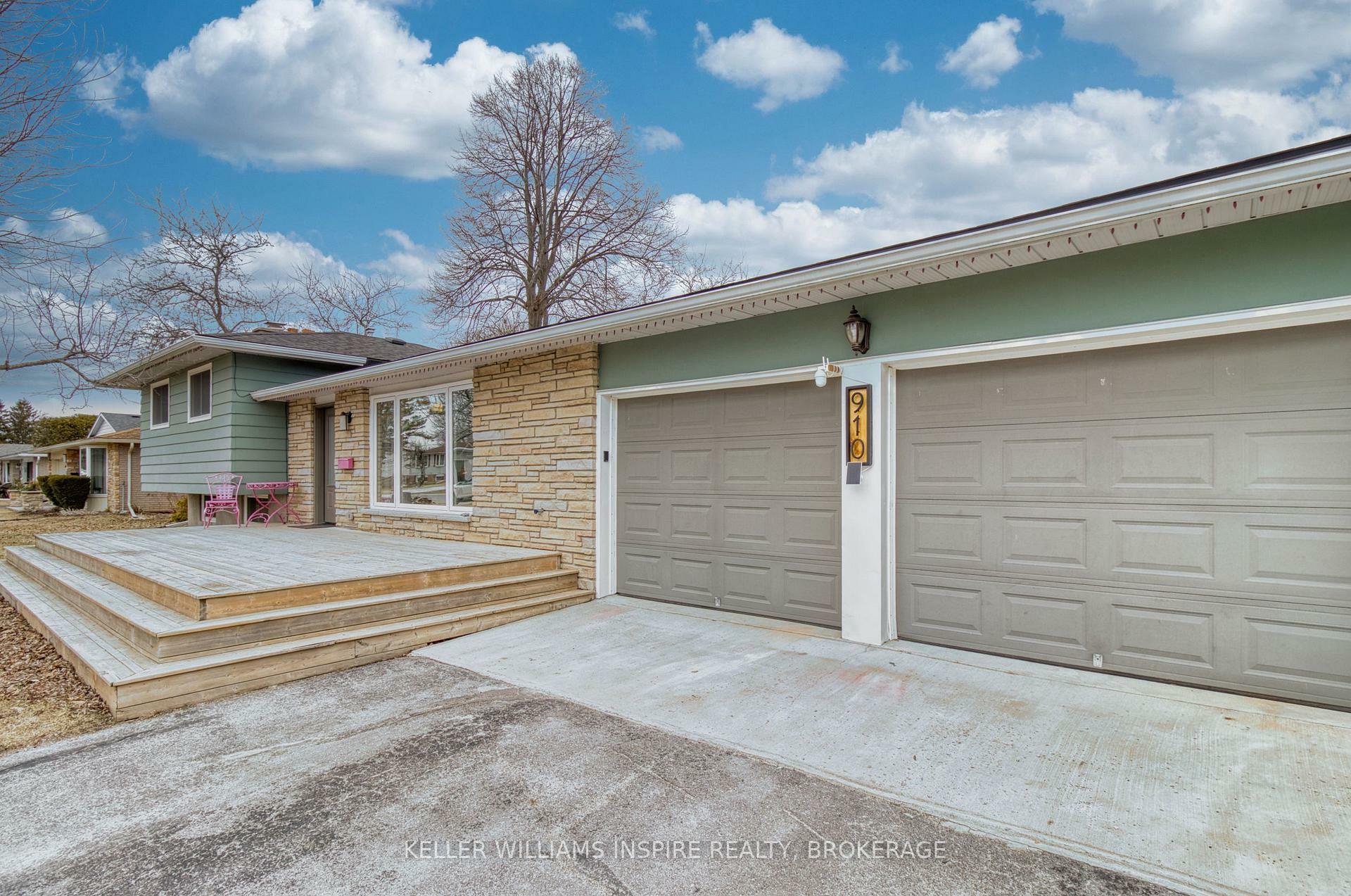 Property Photo: 910 Auden Park Drive E ON K7M 5S1