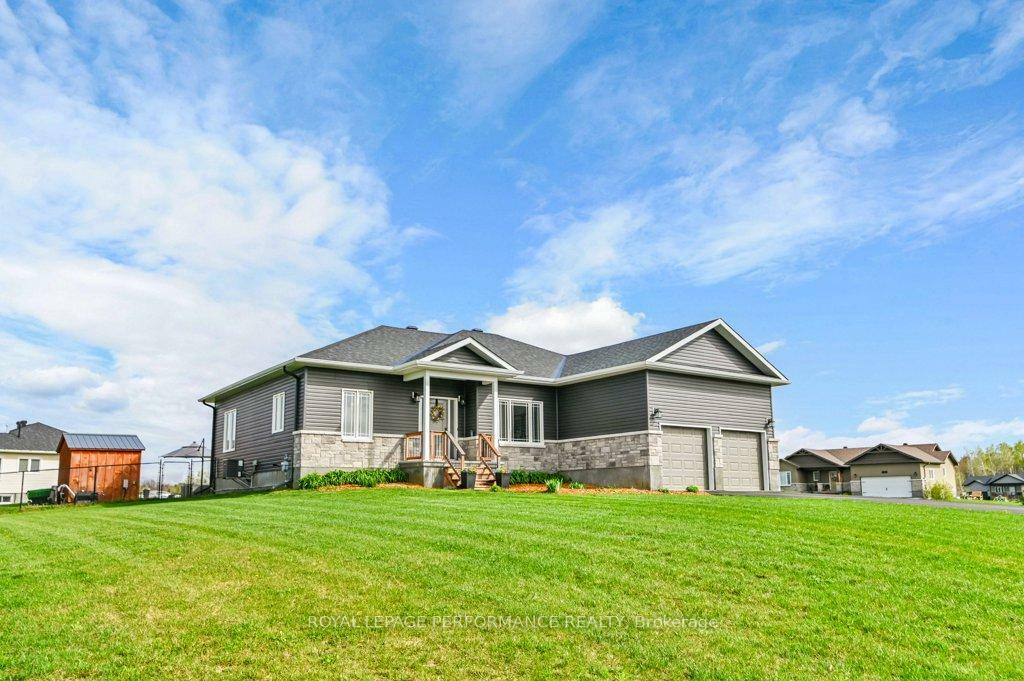 Property Photo: 3569 Crosswind Crescent ON K0A 2W0