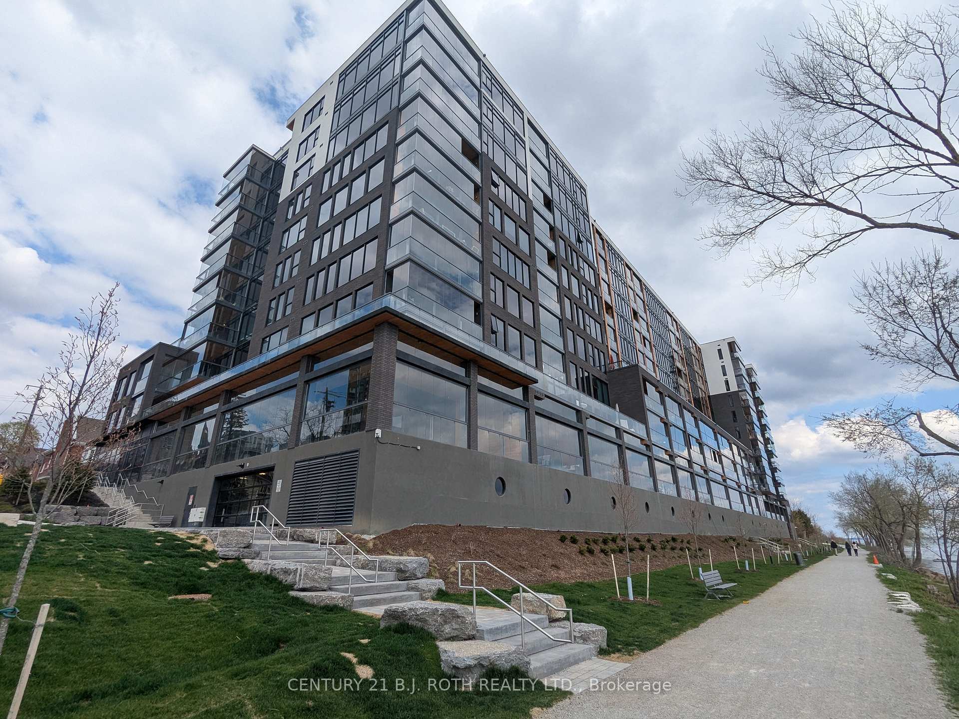 185 Dunlop Street E 822  Barrie ON L4M 0L7 photo