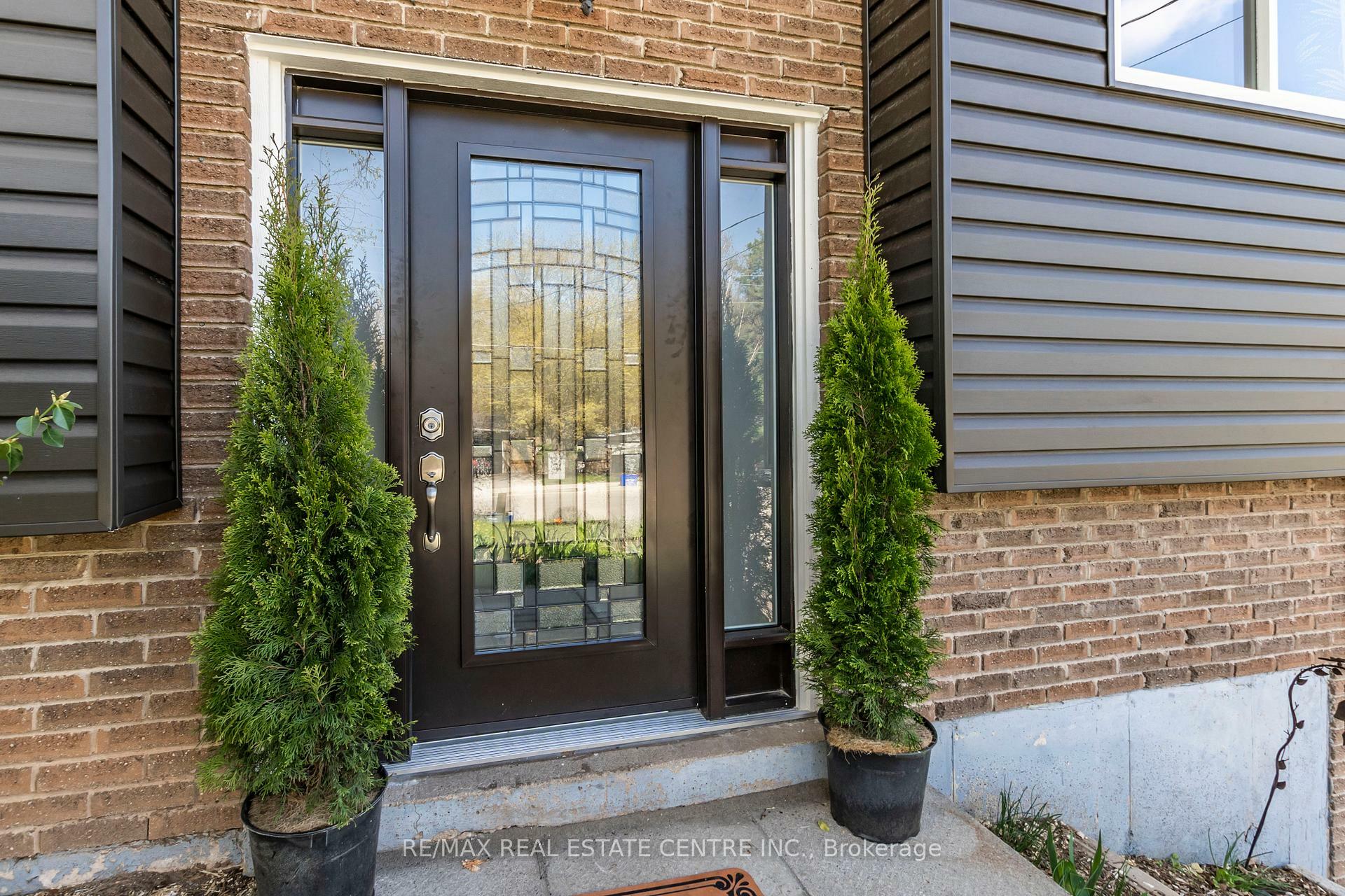 Photo de la propriété: 12 Cobblehill Road ON L7J 1N9