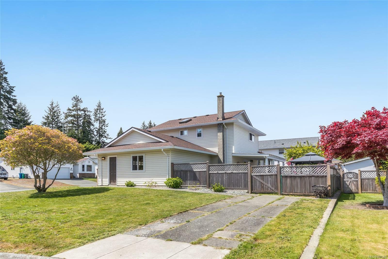 Property Photo: 5918 Beacon Pl BC V9V 1J6