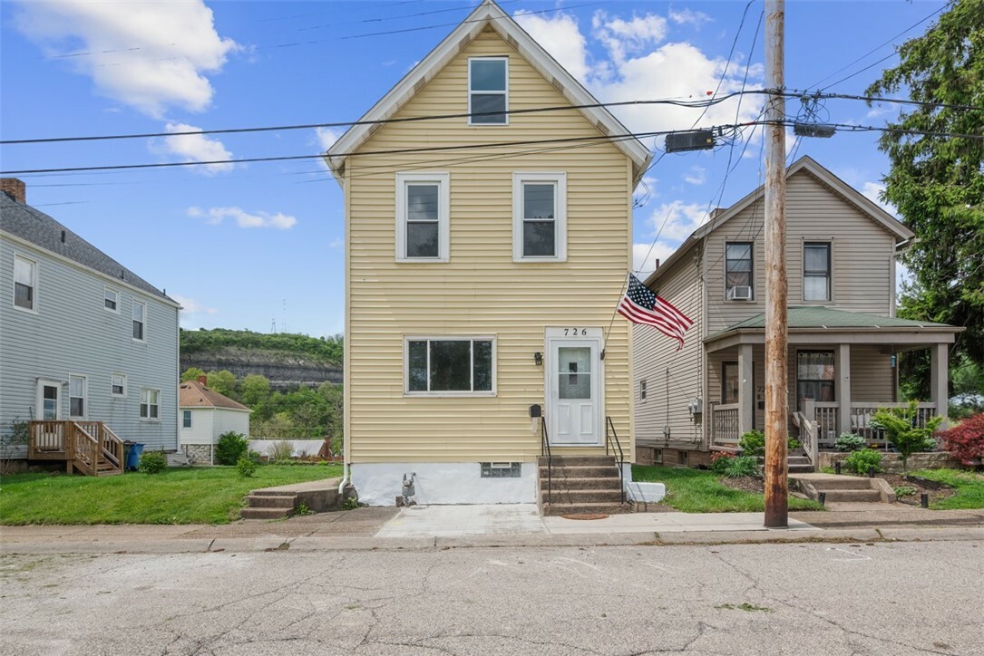 Property Photo: 726 Orchard St PA 15106