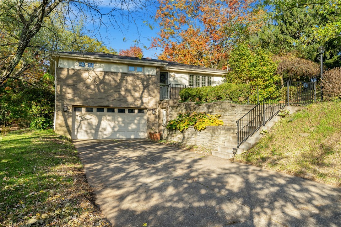 Property Photo: 2565 Aldon Dr PA 15143