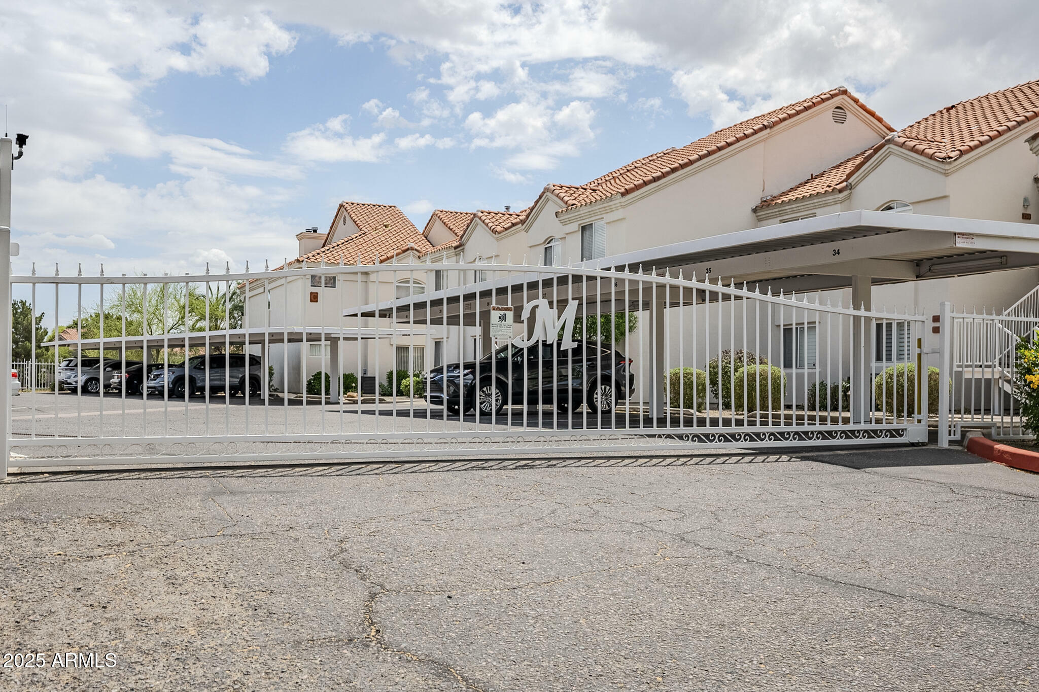 Property Photo: 10401 N 52nd Street 205 AZ 85253