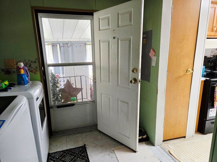 Property Photo:  121 Harold Dr  OH 44805 