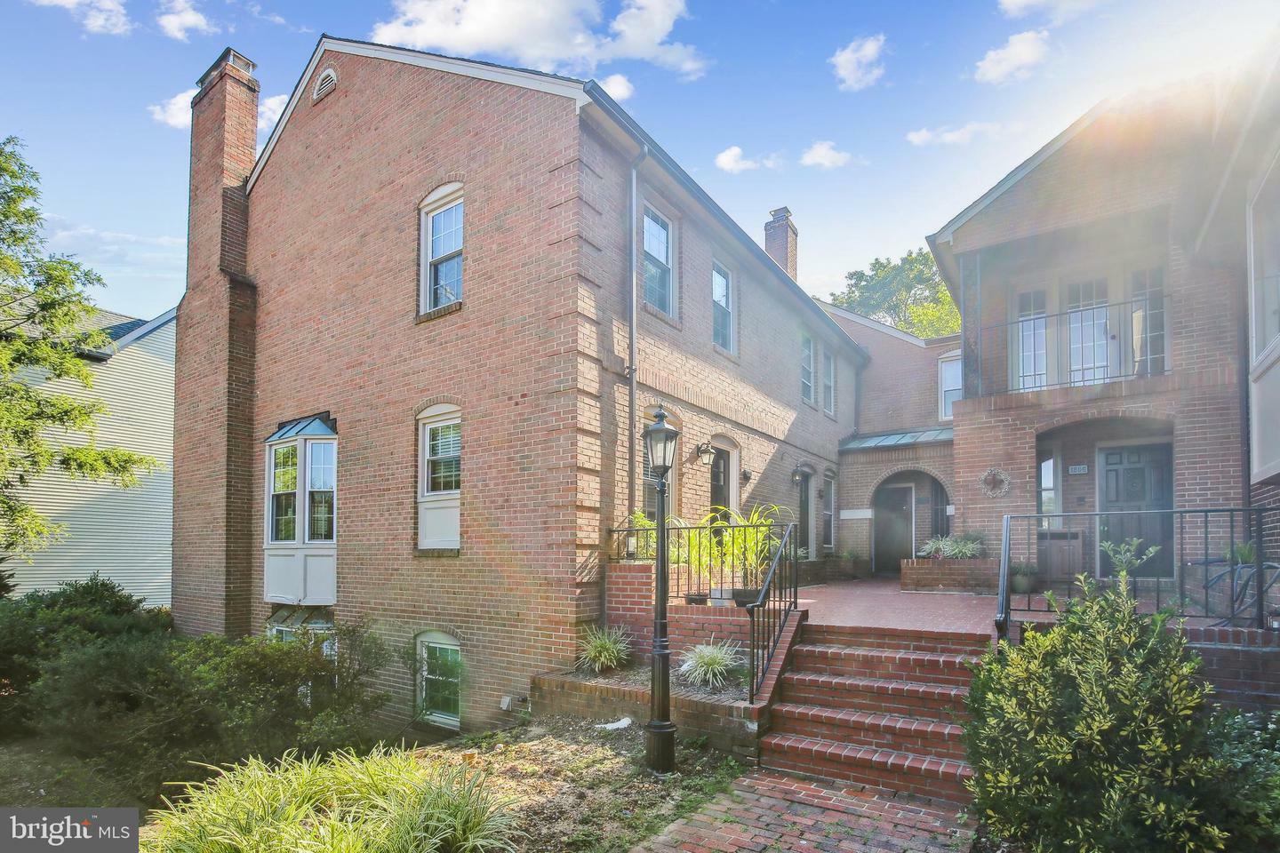 Property Photo: 1802 21st Street N VA 22209