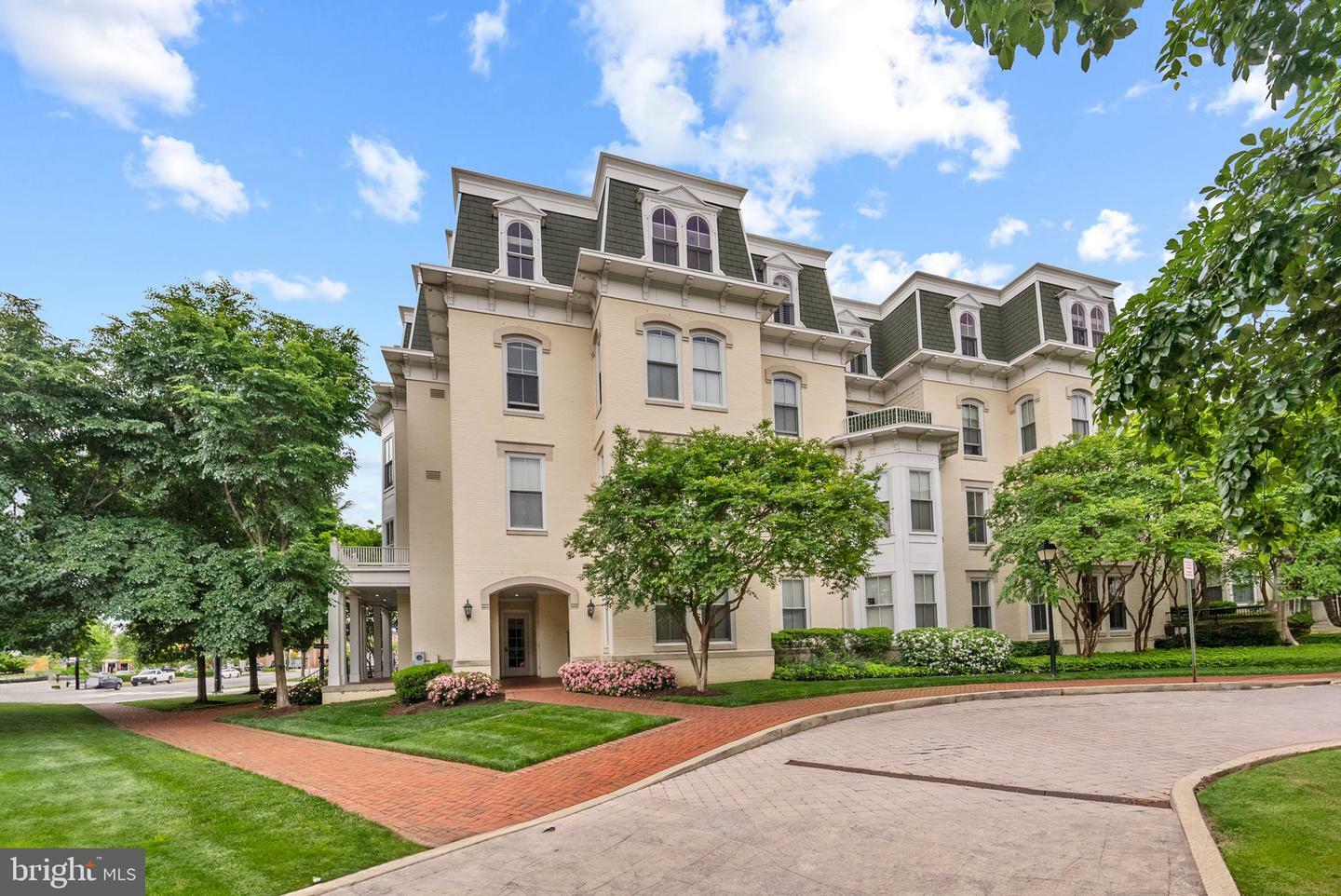 900 N Washington Street 304E  Alexandria VA 22314 photo