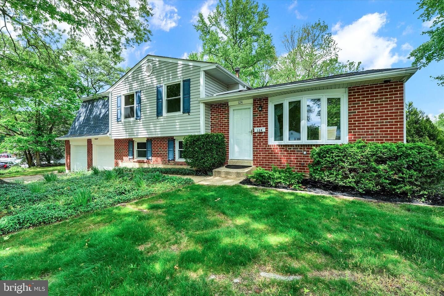 Property Photo:  124 Dunsinane Drive  DE 19720 