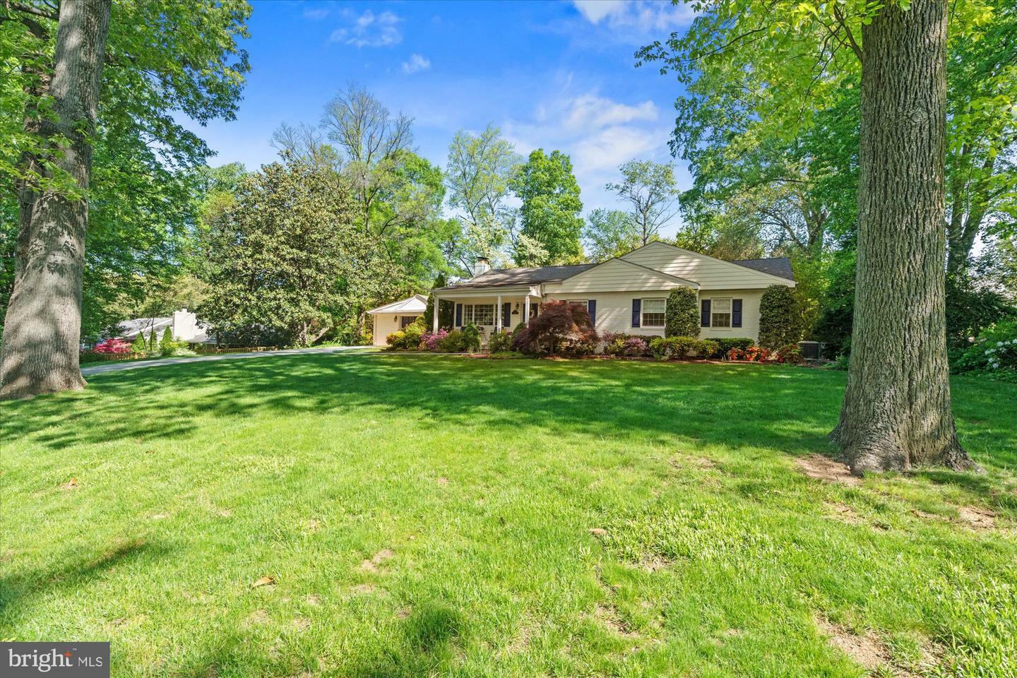 Property Photo: 1104 Lyndale Drive VA 22308