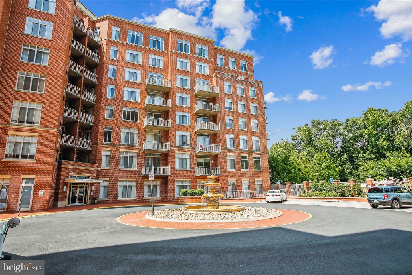 Property Photo: 4480 Market Commons Drive 512 VA 22033