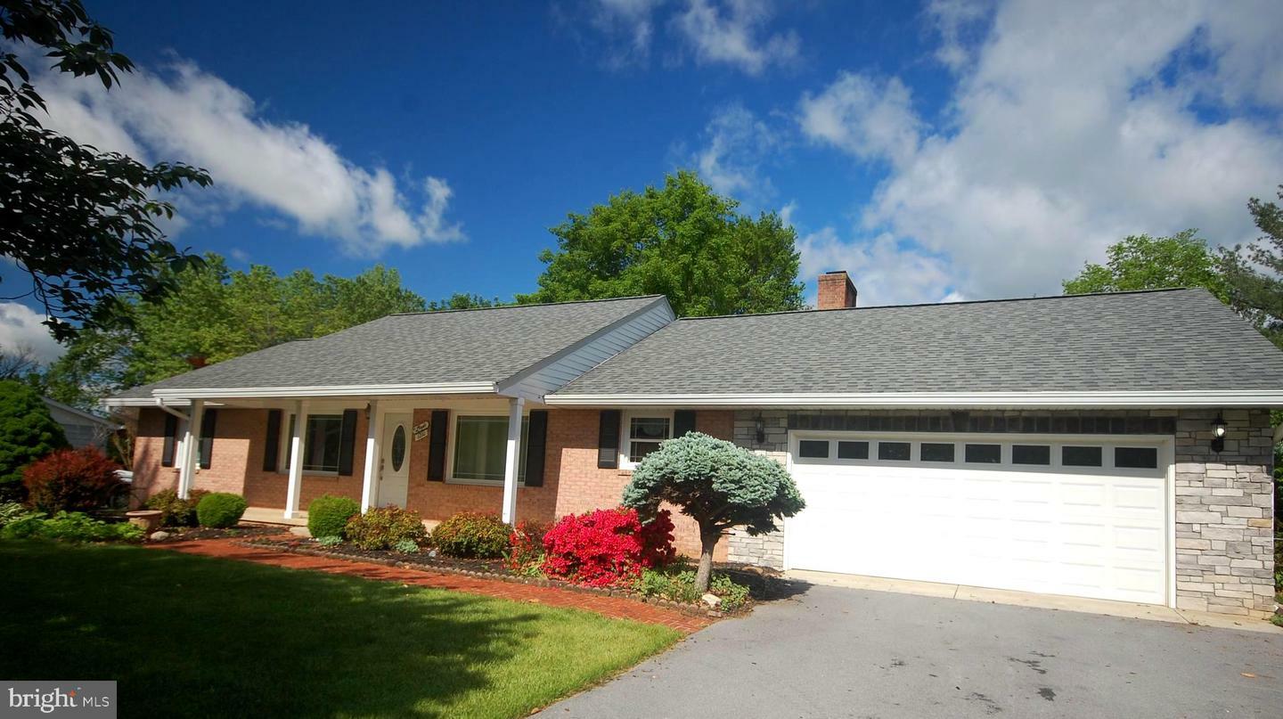 Property Photo: 1210 Tuscawilla Drive WV 25414