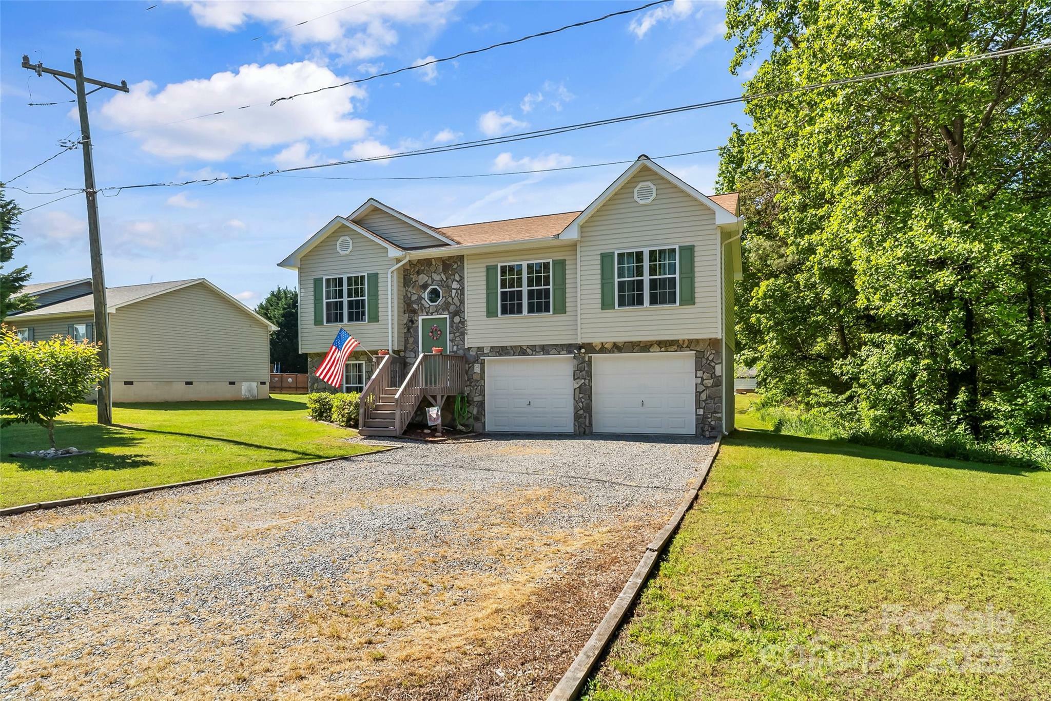 Property Photo: 4269 Smokey Creek Road NC 28645