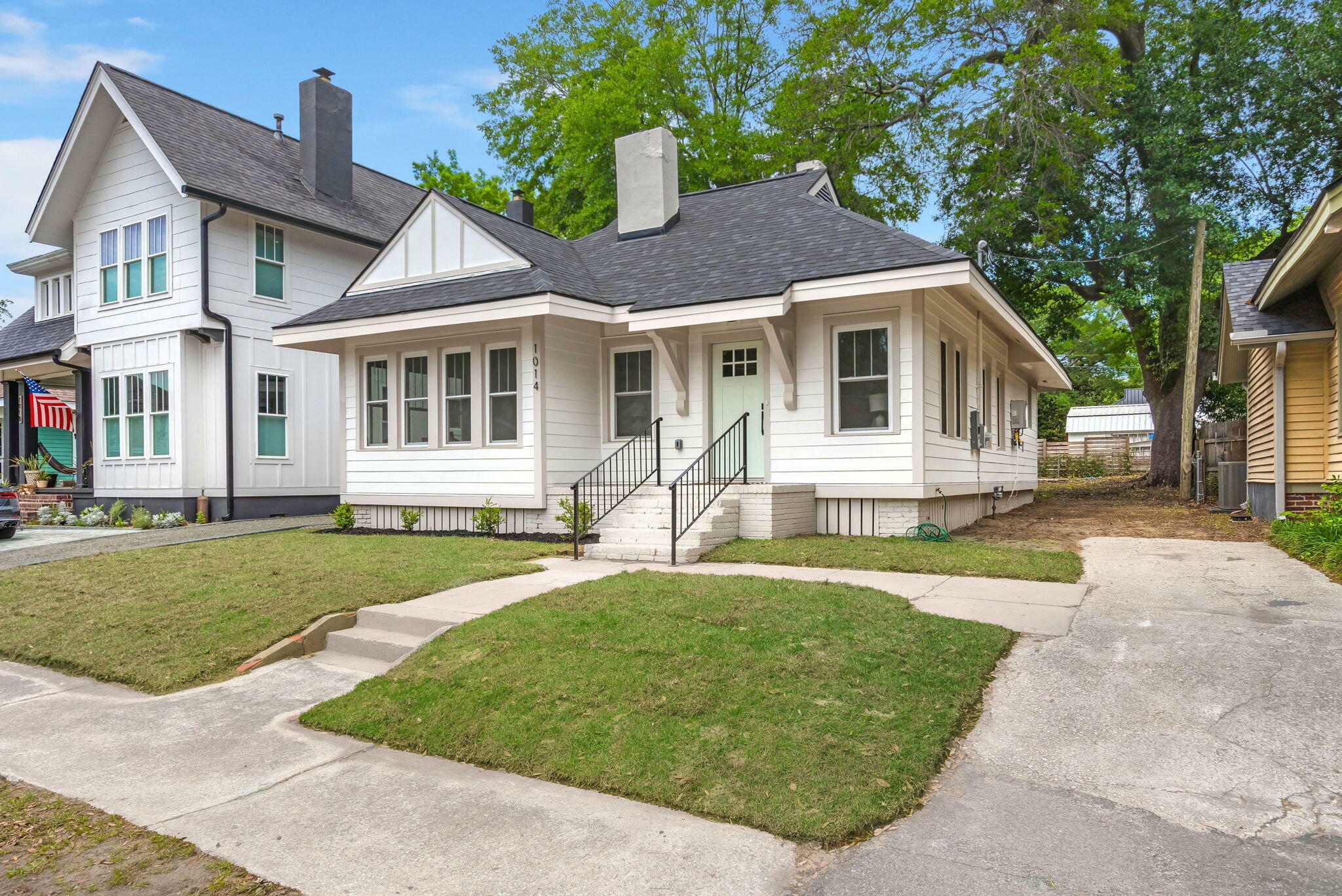 Property Photo: 1014 Alamo Street SC 29405