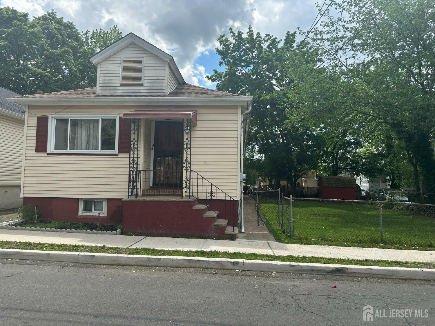 44 S Ward Street  New Brunswick NJ 08901 photo