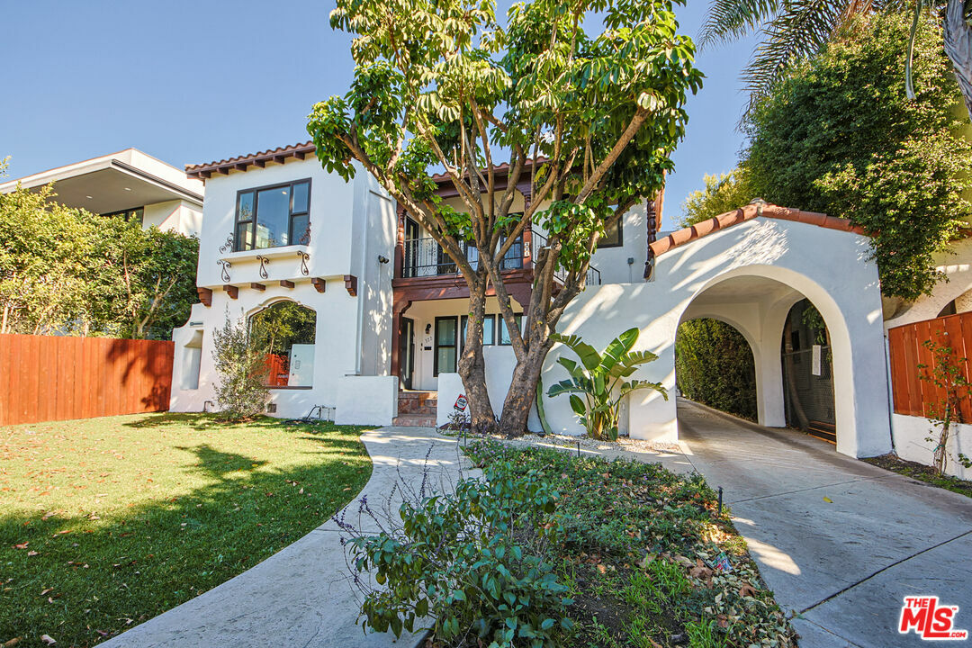 Property Photo: 324 Croft CA 90048