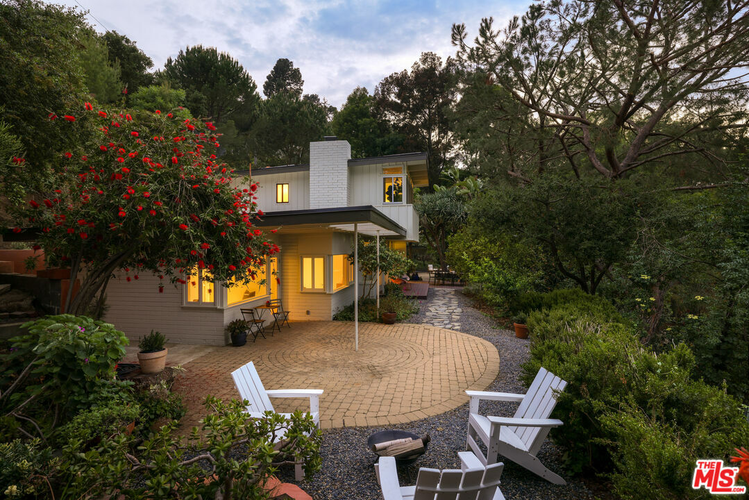 7349 Pacific View Dr  Los Angeles CA 90068 photo