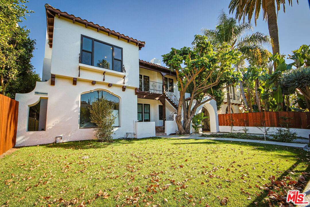 Property Photo: 322 N Croft Ave CA 90048