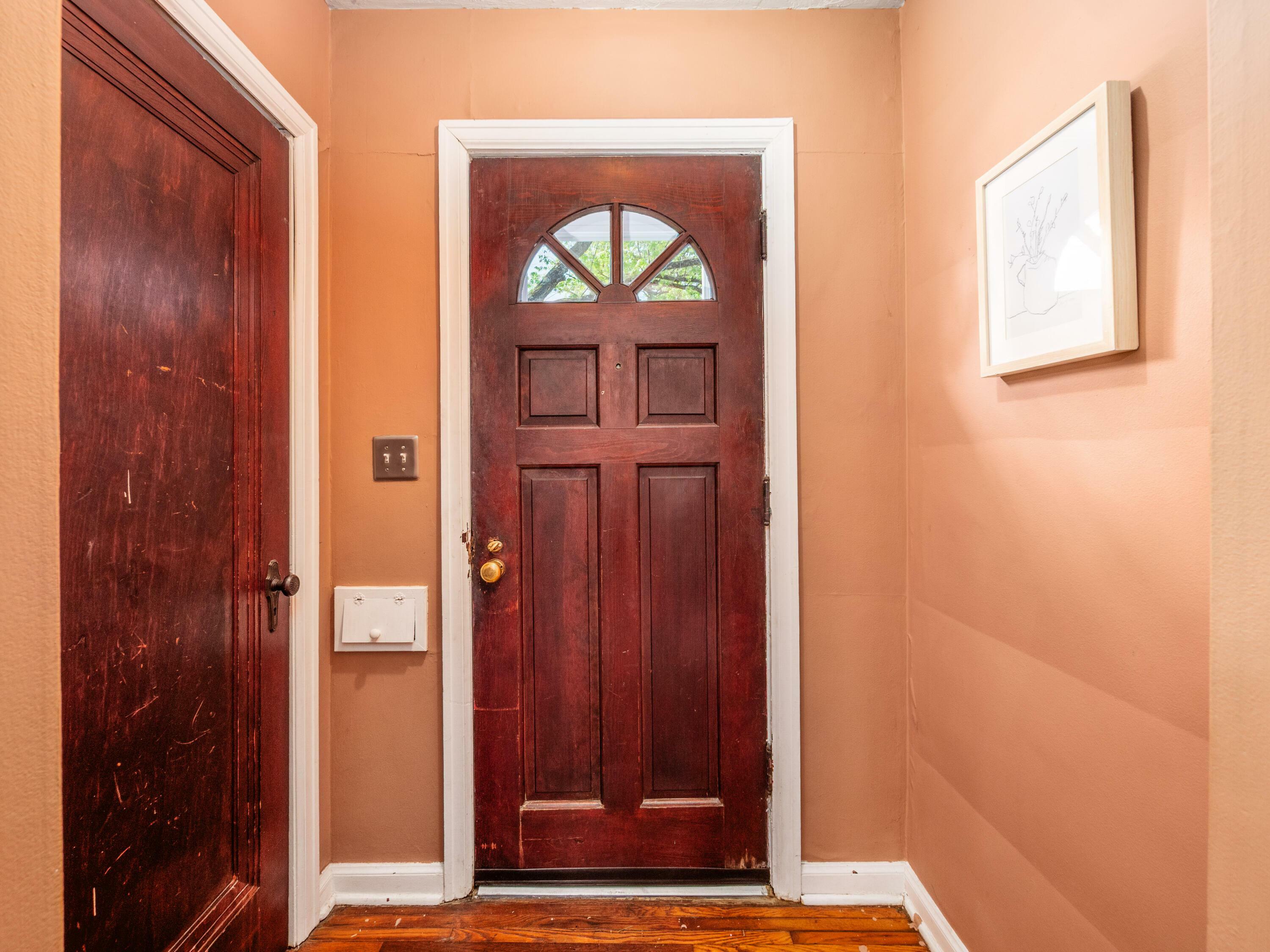 Property Photo: 582 E Weber Road OH 43202