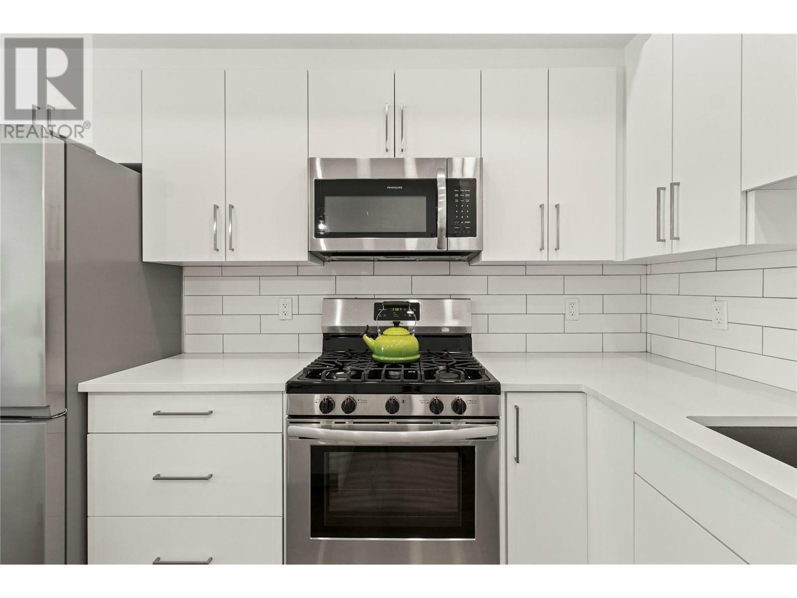 Property Photo: 2046 Robson Place 212 BC V2E 0A5