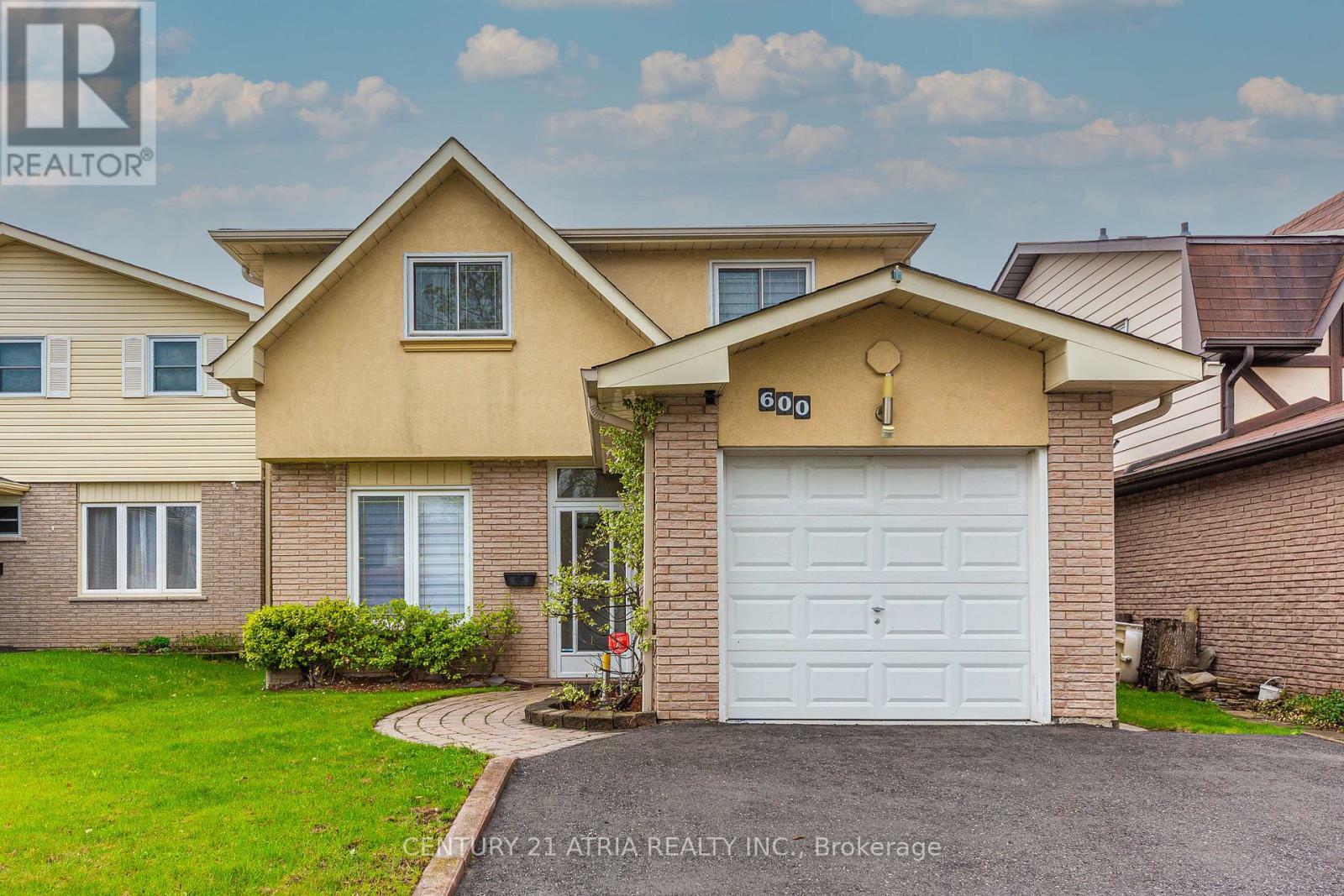 Property Photo: 600 Stonebridge Lane ON L1W 3B3